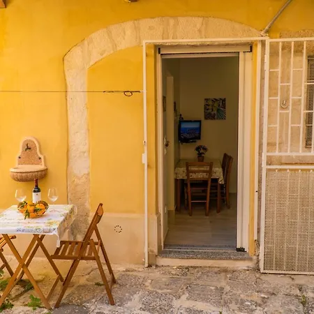 Casa Pandora Rosaapartmentsortigia *
